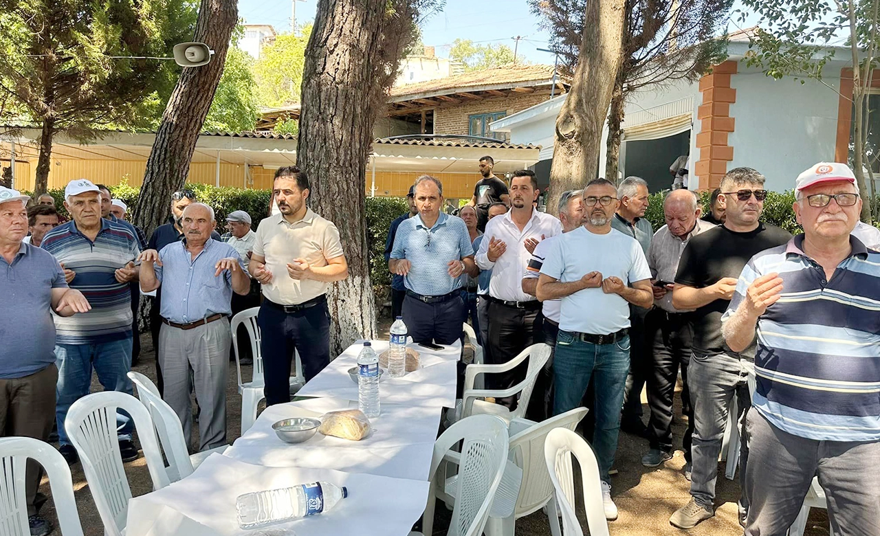 Uşak’ta Köylüler Yağmur Duasına Çıkmaya Başladı