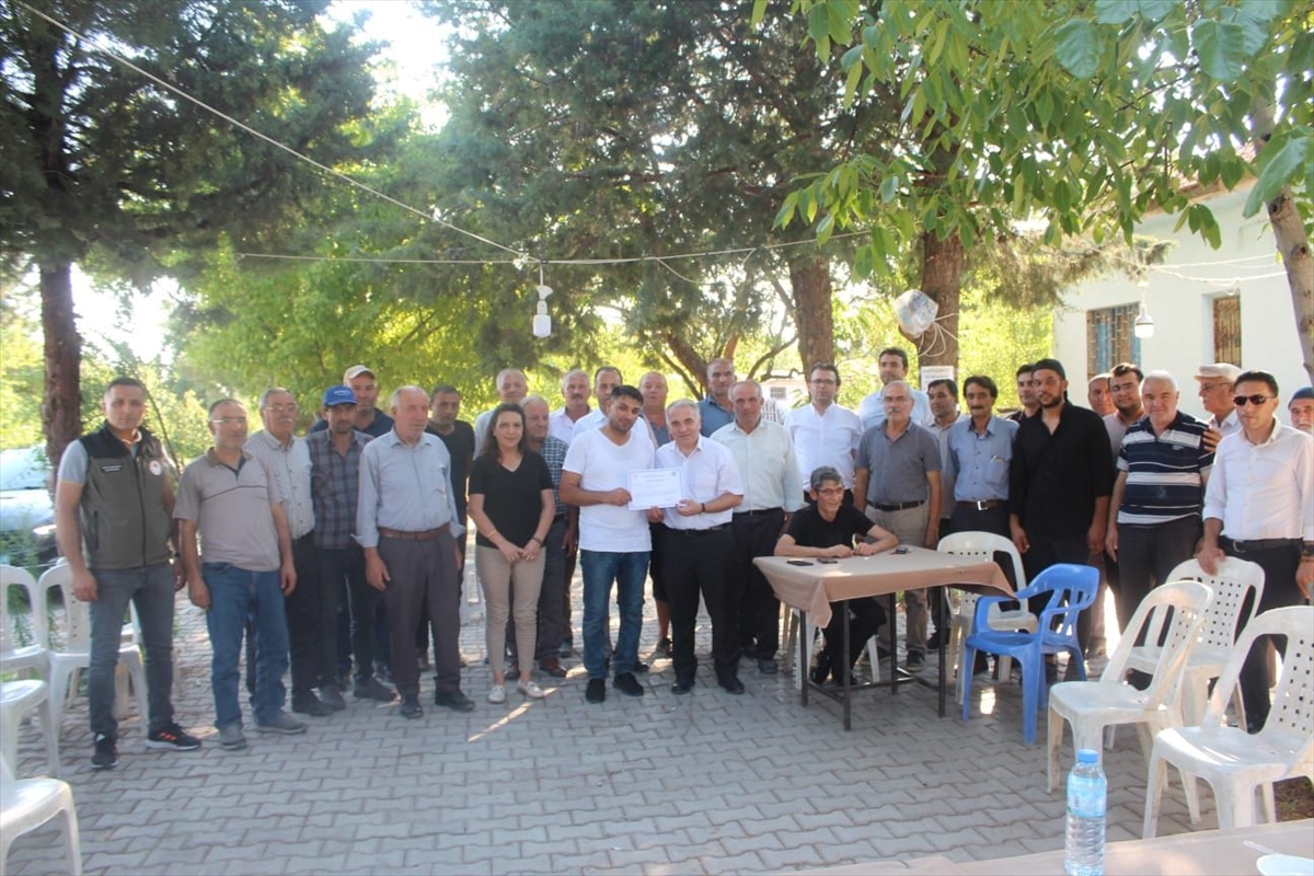 Afyonkarahisar'da esnaf altın ve para dolu çantayı polise teslim etti