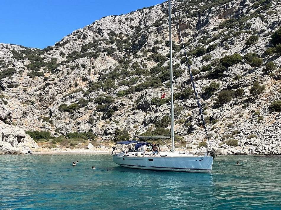 Muğla açıklarında 79 düzensiz göçmen kurtarıldı, 15 göçmen yakalandı
