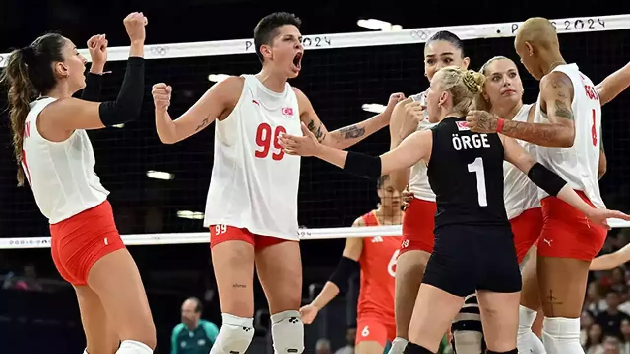 A Milli Kadın Voleybol Takımı'nda yarı final mutluluğu