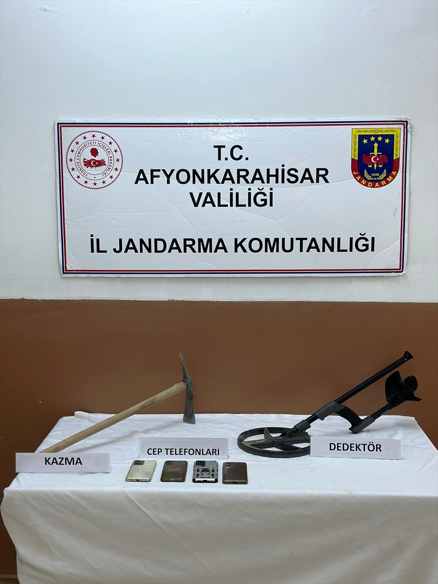 Afyonkarahisar'da kaçak kazı yapan 4 kişi yakalandı