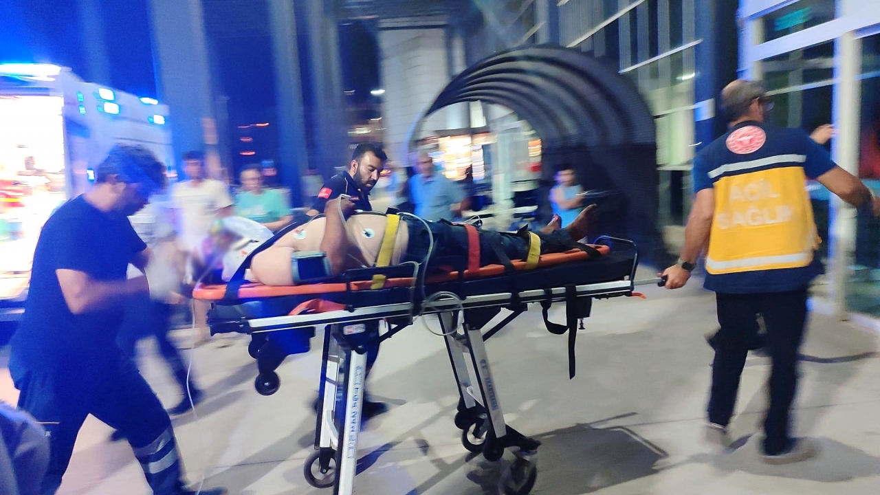Ödemiş'te motosikletlerin çarpışması sonucu 2 kişi yaralandı