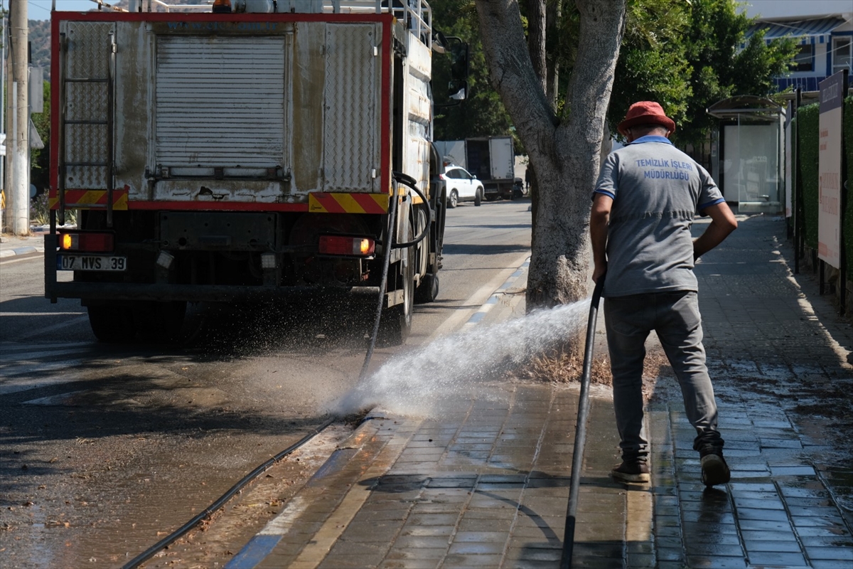 Bodrum'un Gümüşlük Mahallesi'nde temizlik seferberliği yapıldı