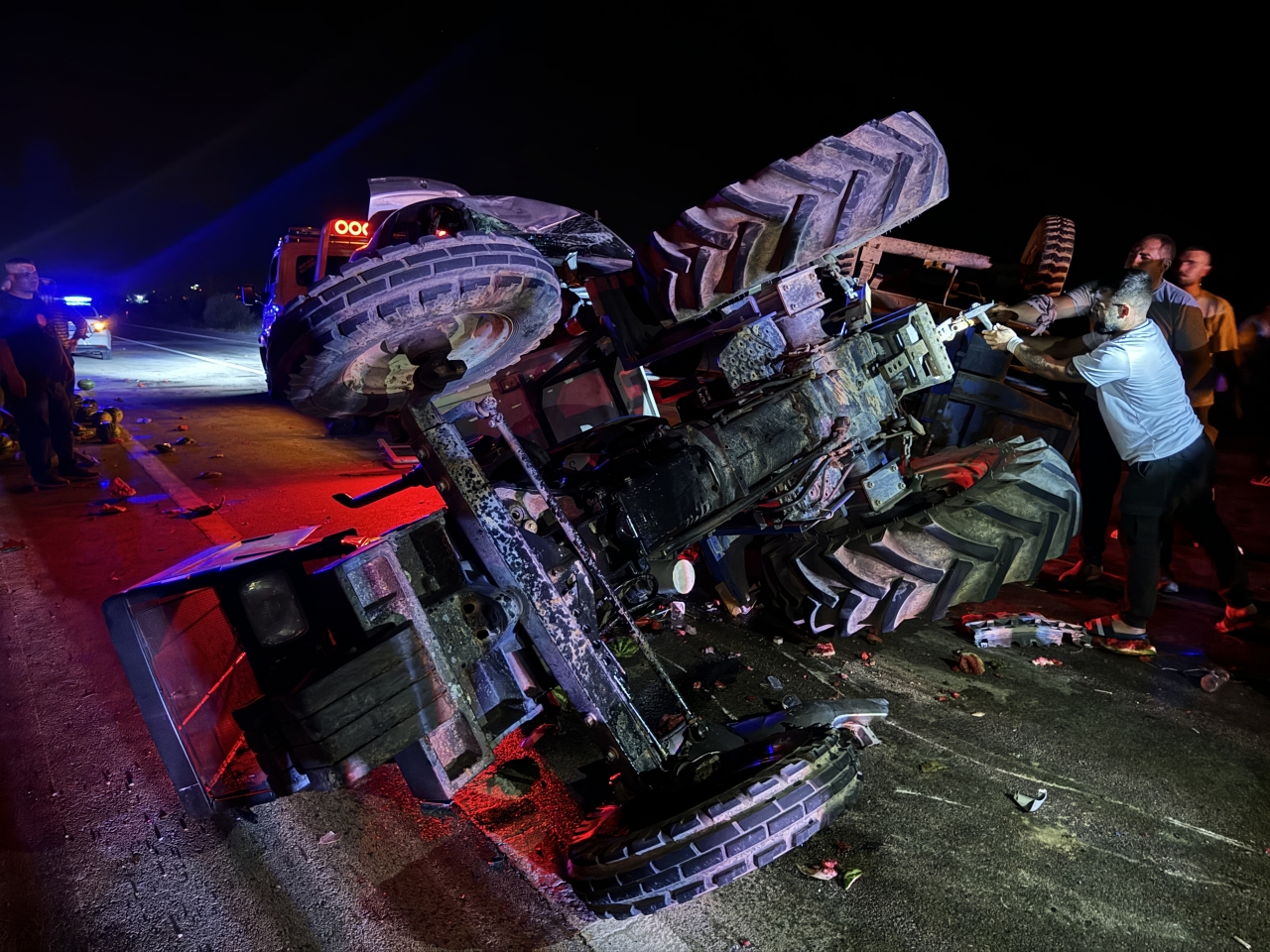 Afyonkarahisar'da zincirleme trafik kazasında 3 kişi yaralandı
