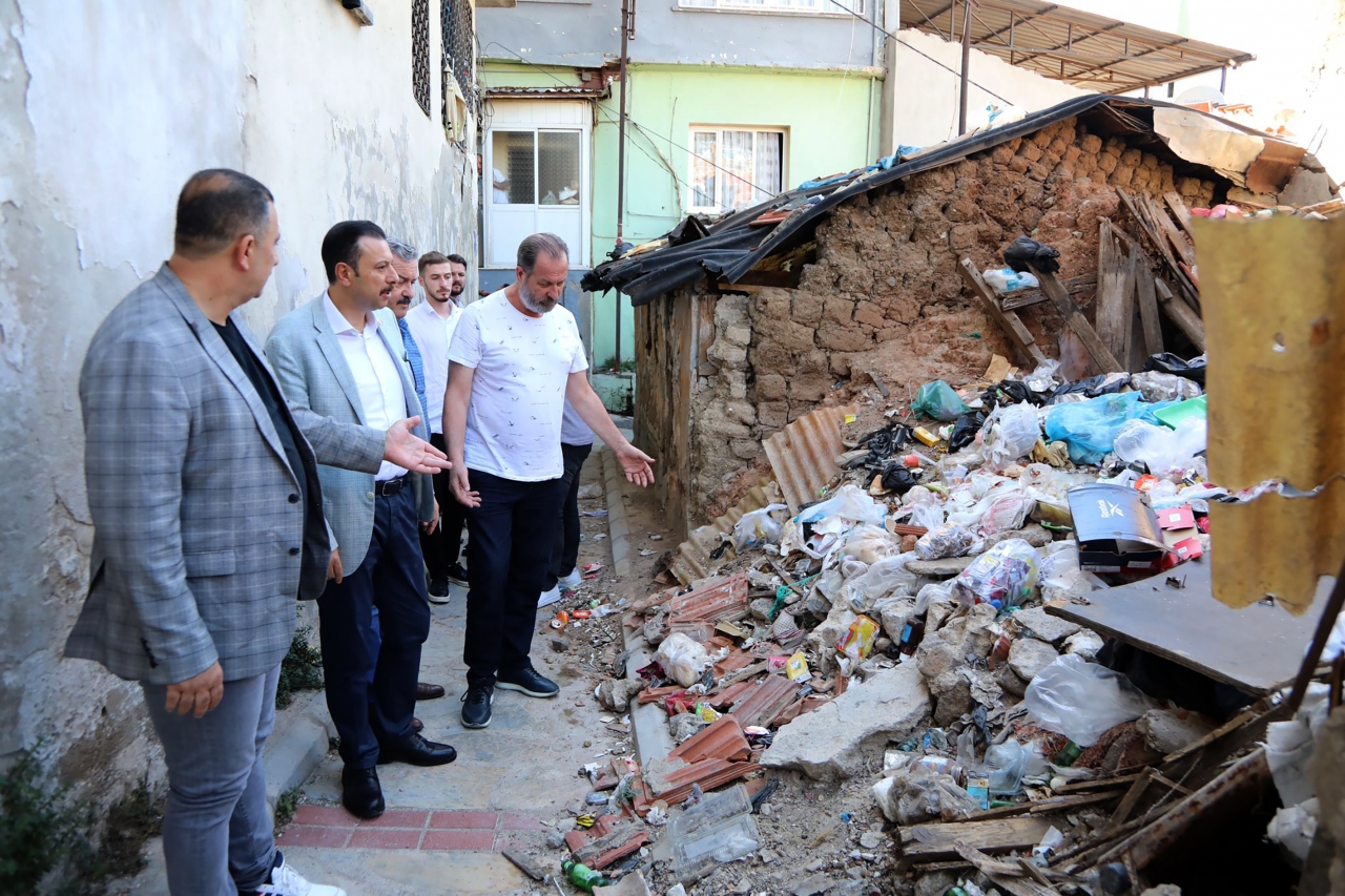 AK Partili Kaya, Konak'ta vatandaşlarla bir araya geldi