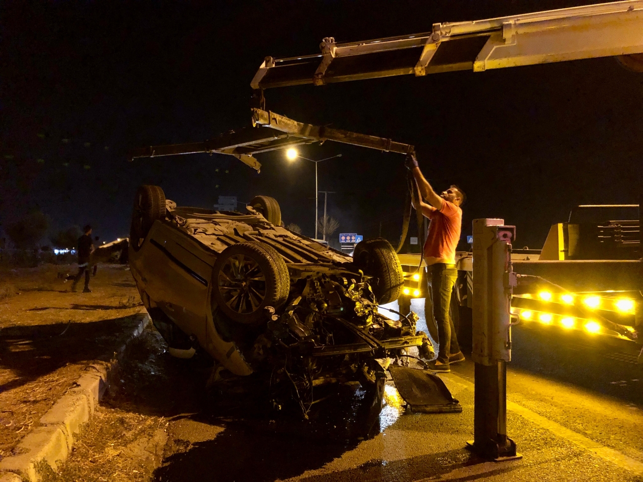 Aydın'da refüje çarparak takla atan otomobildeki 1 kişi yaralandı