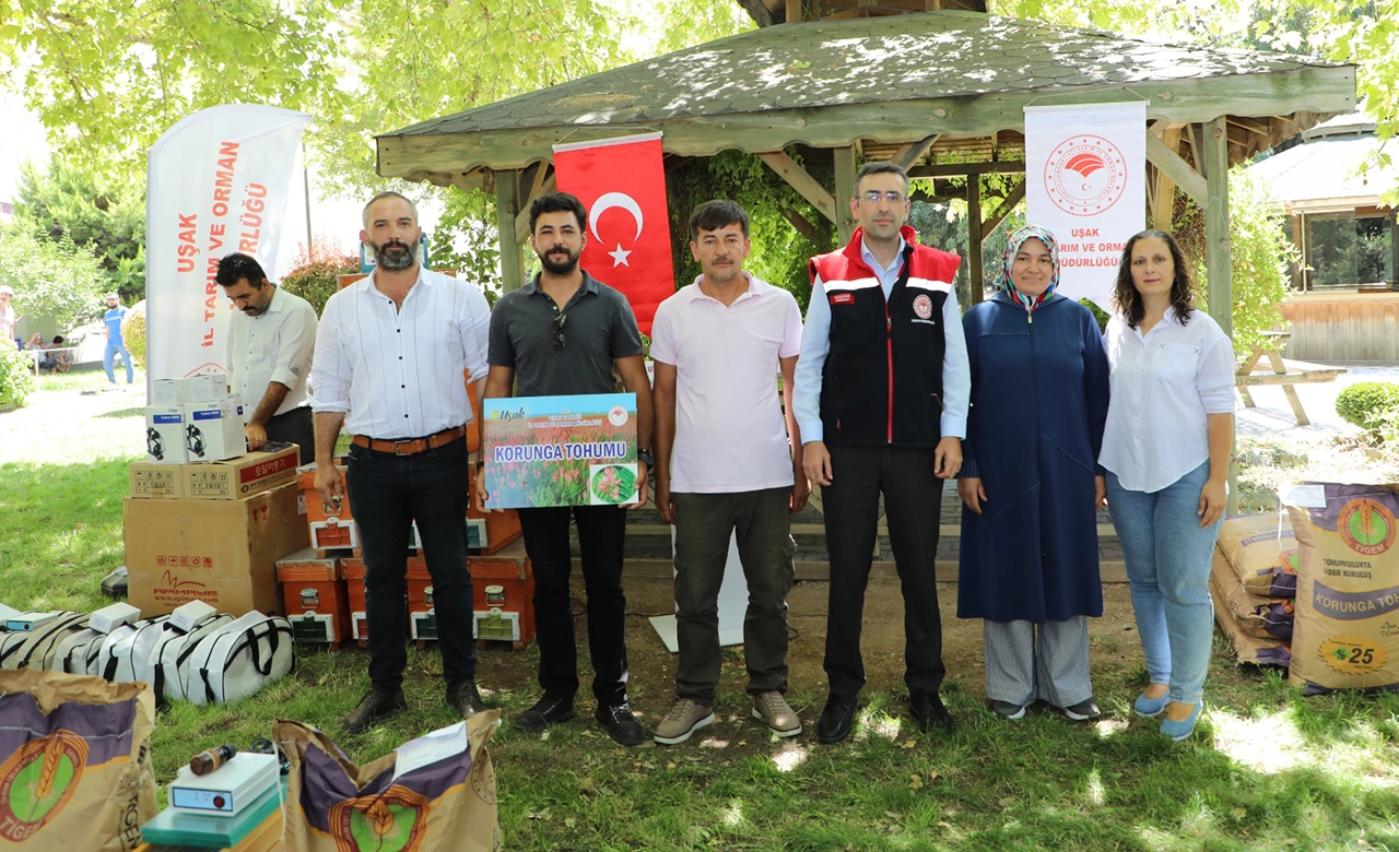 Uşak’ta 2 Milyon 310 Bin TL’lik Arıcılık Ekipmanı Üreticilere Hibe Edildi