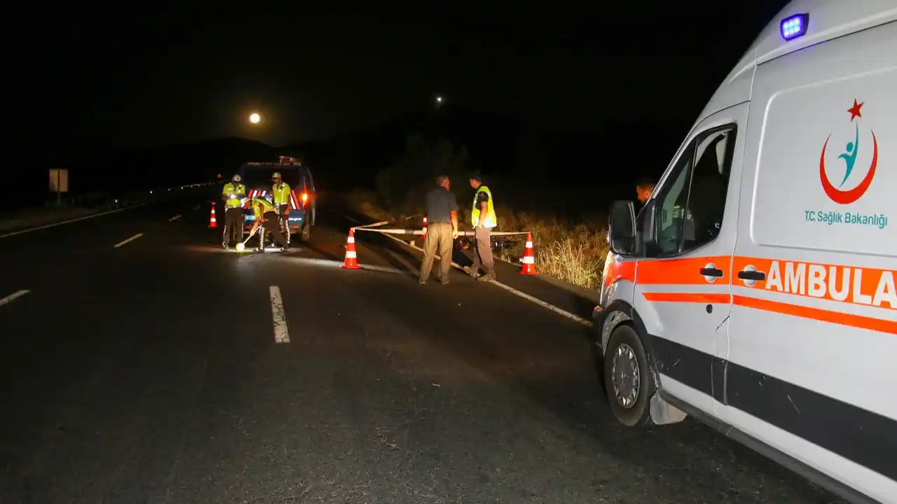 Fethiye'de kamyonetle otomobilin çarpıştığı kazada 3 kişi yaralandı