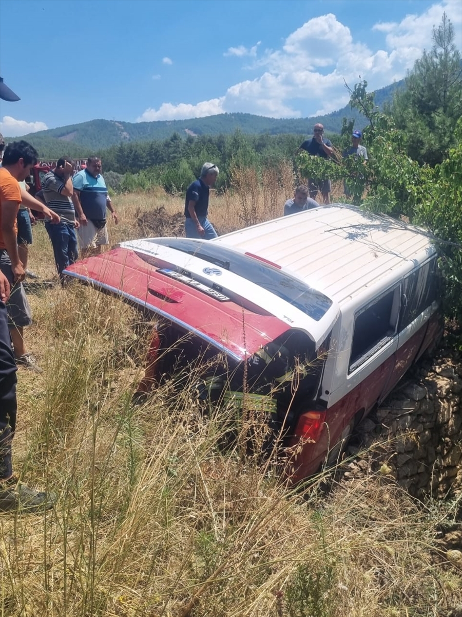 Muğla'da şarampole devrilen minibüsteki 7 kişi yaralandı