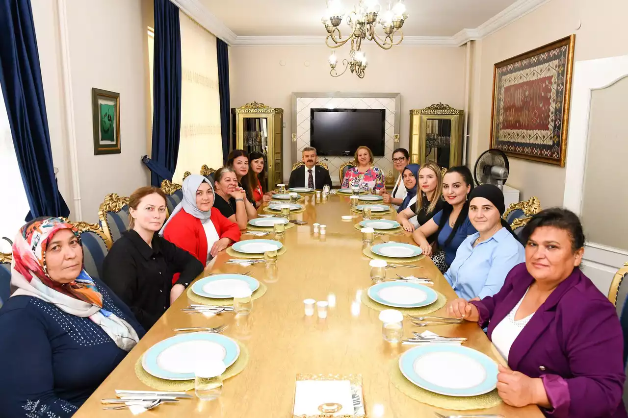 Vali Ergün Çifti Kadın Muhtarları Konağında Ağırladı