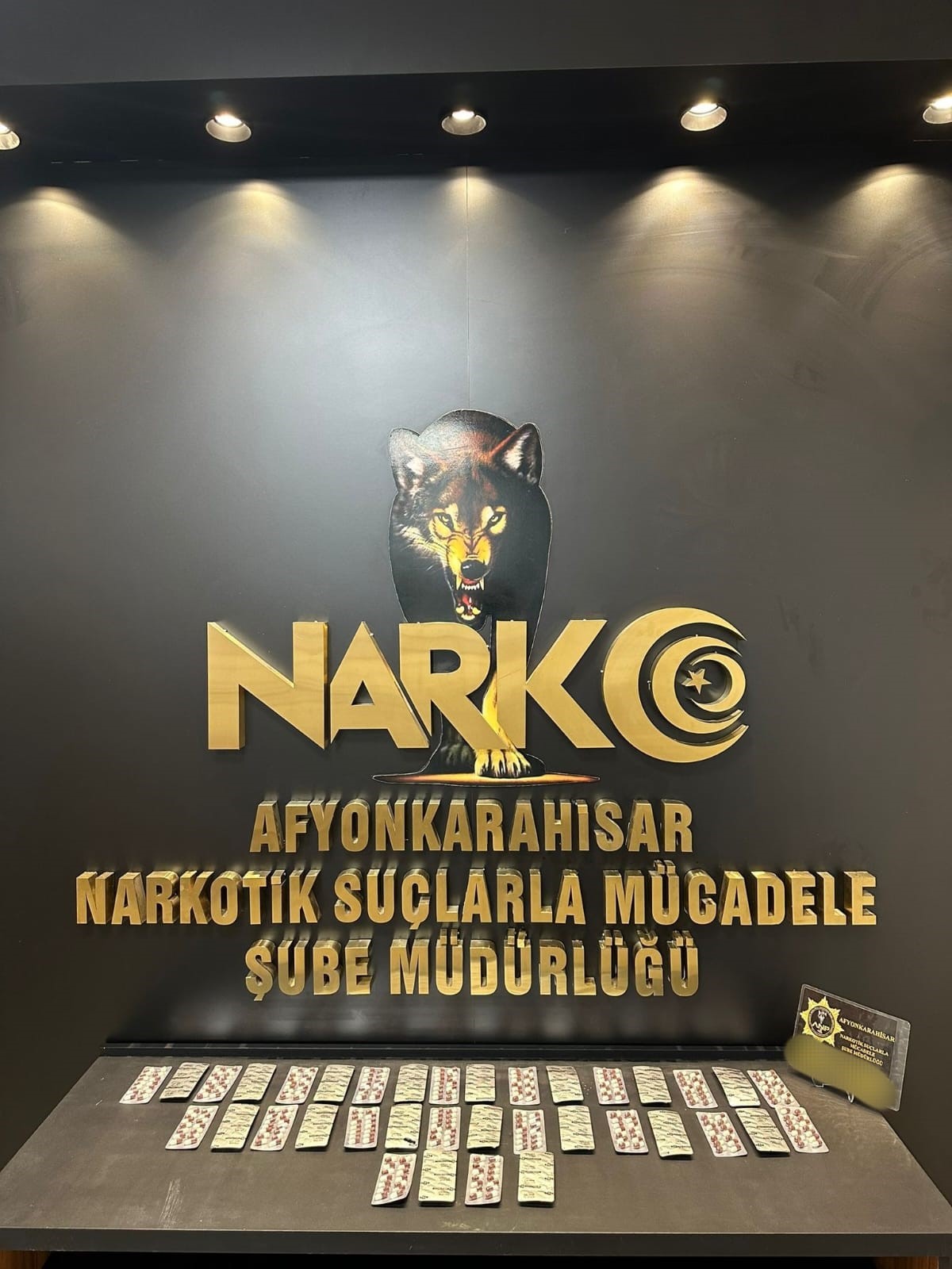 Afyonkarahisar'da uyuşturucu operasyonunda 2 şüpheli tutuklandı