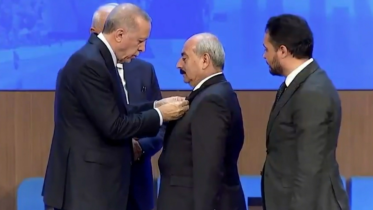 Banaz'dan Bağımsız Seçilen Başkan Arpacı, AK Parti’ye Geri Döndü