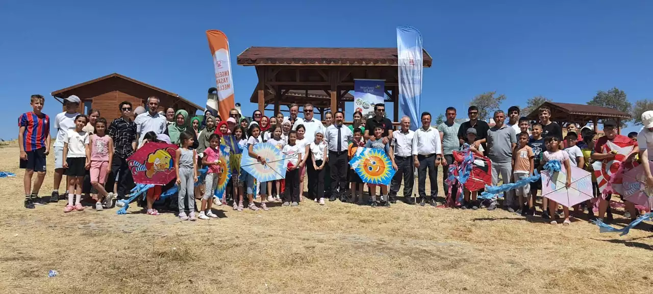 Uşak’ta Uçurtmalar Gökyüzünü Renklendirdi