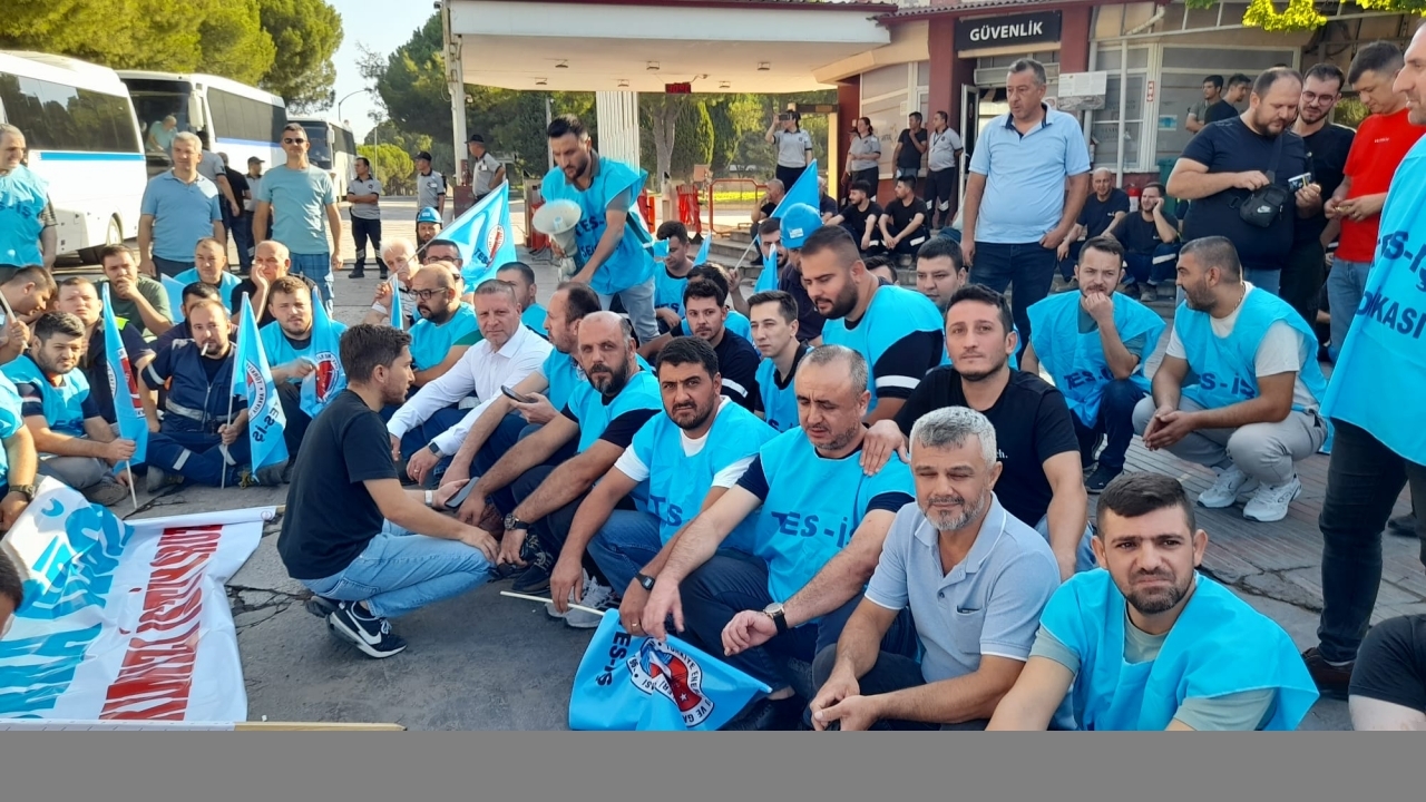 Soma'da termik santralde çalışan işçiler oturma eylemi yaptı