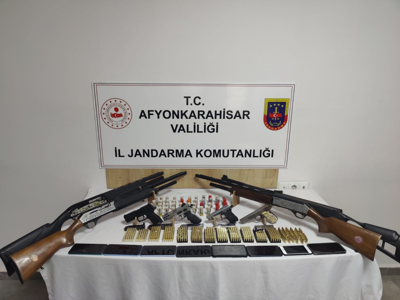 Afyonkarahisar'da düğünlerde silahla havaya ateş açan 13 şüpheli hakkında işlem yapıldı
