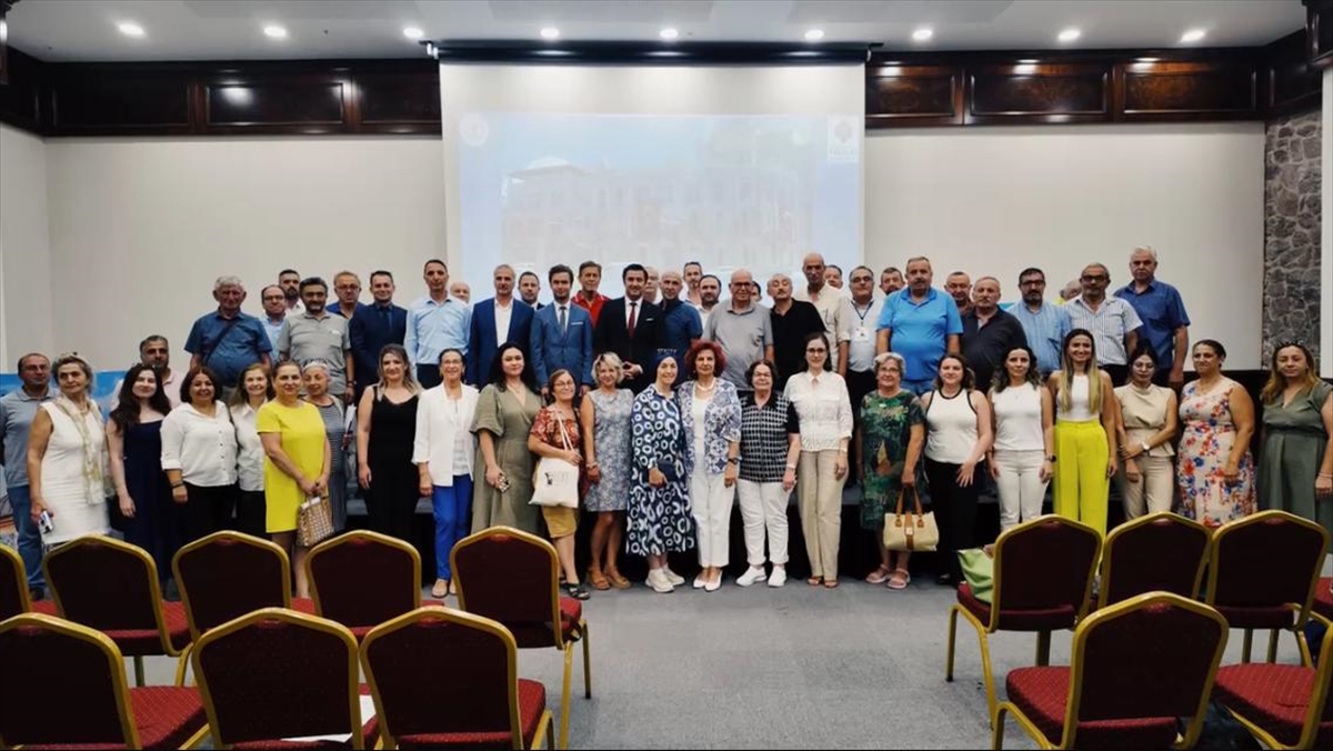 İzmir'de vakıflara yönelik eğitim programı düzenlendi