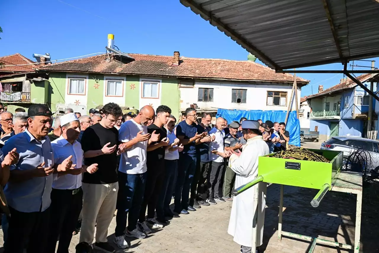 Uşak Valisi Ergün Hakkari Valisi Çelik’in Acısını Paylaştı