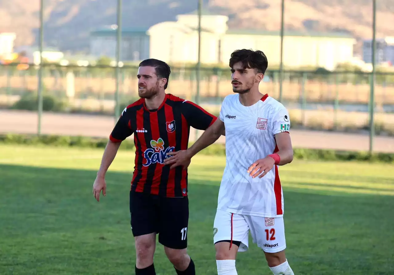 Uşakspor’da Futbolcular Yeni, Formalar Eski