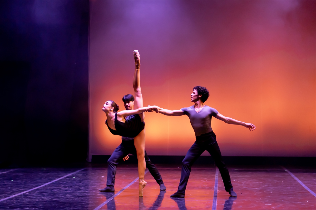 21. Uluslararası Bodrum Bale Festivali'nde "Ballet Latino Tango" sahnelendi