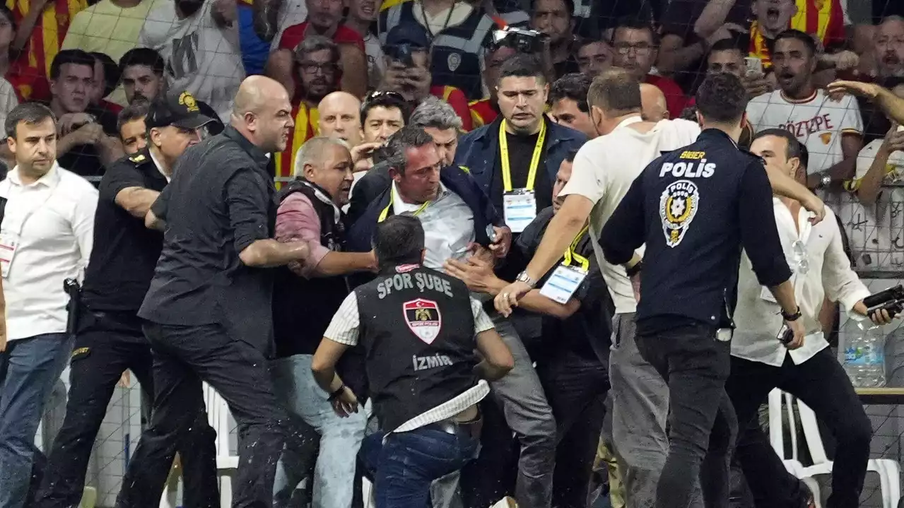 Göztepe Kulübü, Fenerbahçe maçında yaşananlarla ilgili açıklama yaptı