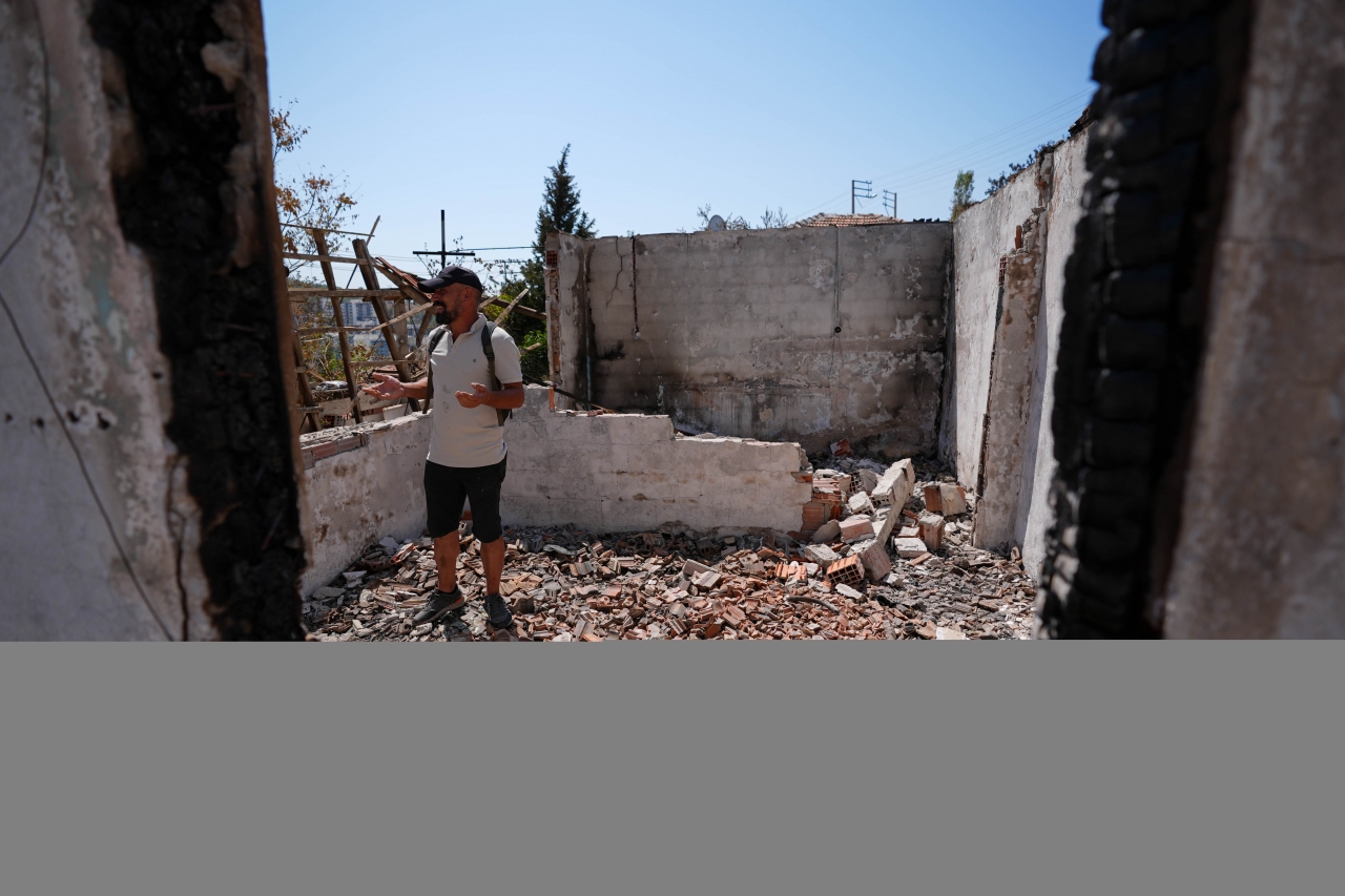 Evinin yanması nedeniyle göç ettiği İzmir'de yangın yine onu buldu