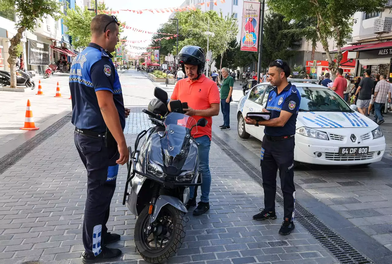 Zabıta İsmetpaşa Caddesi’nde Motosikletlere Denetim Yaptı