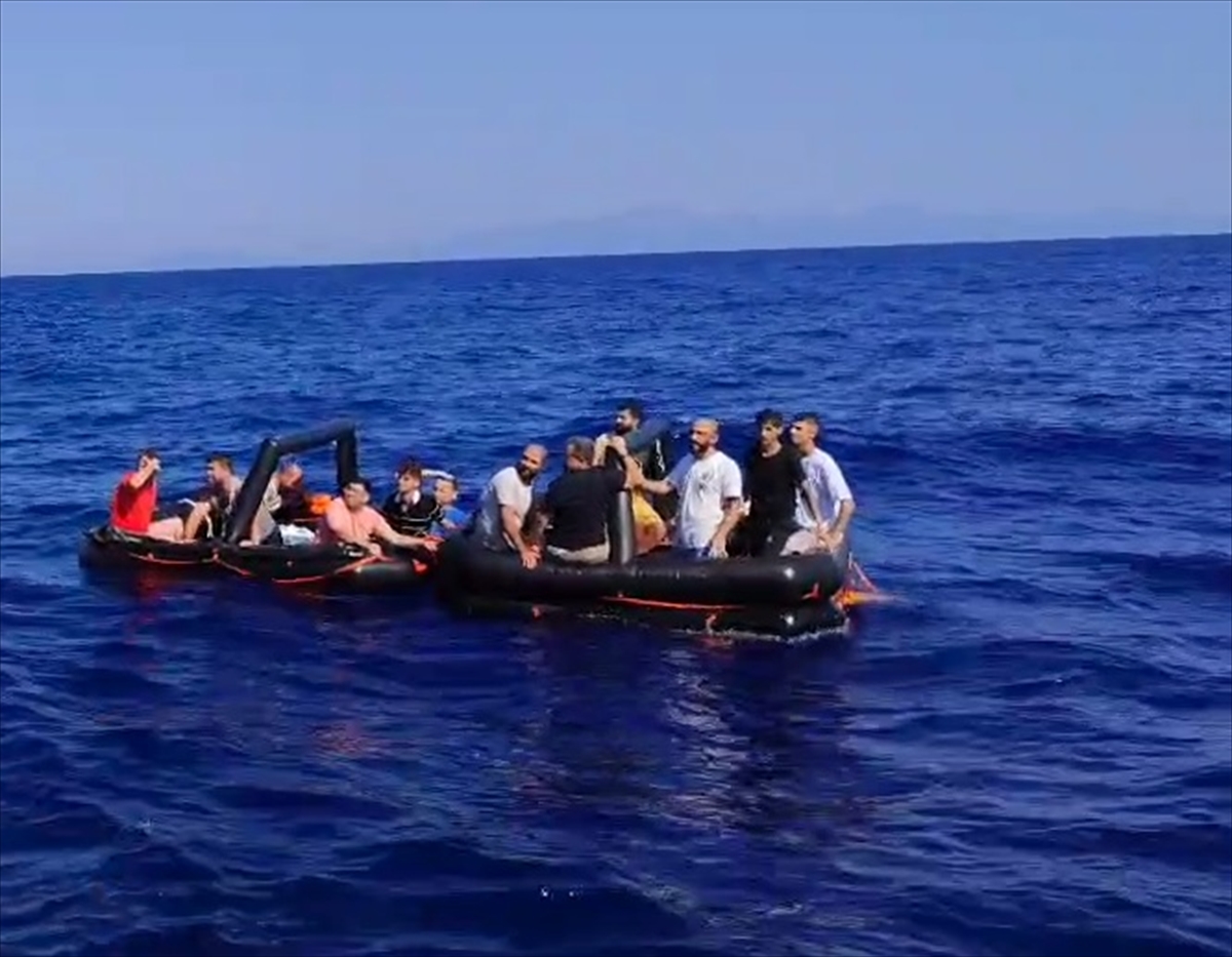 Muğla açıklarında 67 düzensiz göçmen kurtarıldı, 26 göçmen yakalandı