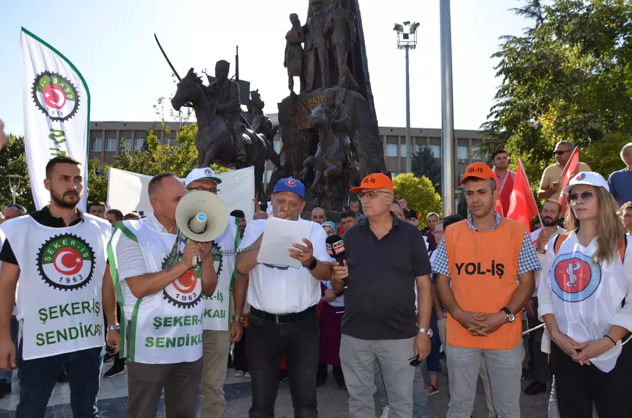 Uşaklı İşçiler Ayaklandı Geçinemiyoruz Dedi
