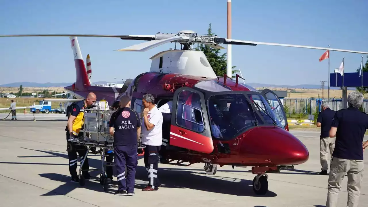 Aydın'da ambulans helikopter yangında yaralanan çocuk için havalandı
