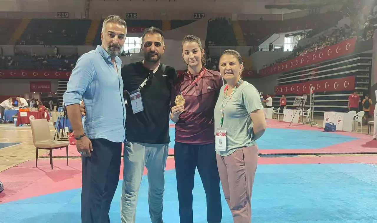 Uşaklı  Zeynep Taekwonda’da  Türkiye Şampiyonu Oldu