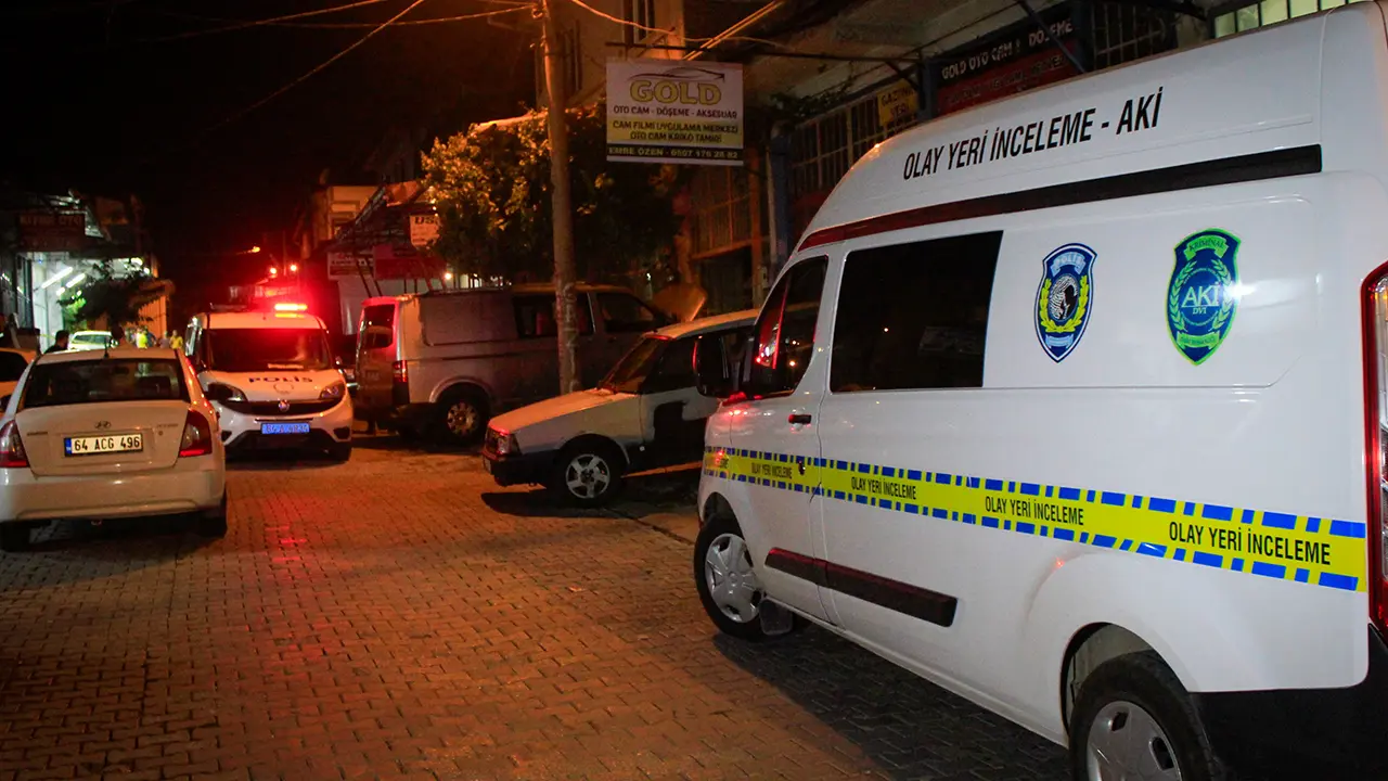 İzmir'de alacak verecek meselesinden çıkan kavgada 2 kişi yaralandı