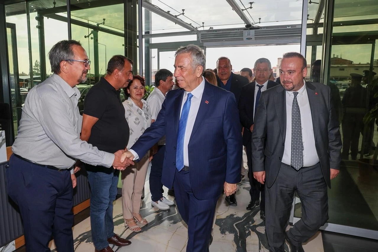 Uşak’ın MHP Adayı Ateş, Mansur Yavaş Karşılamasına Gitti Ortalık Karıştı