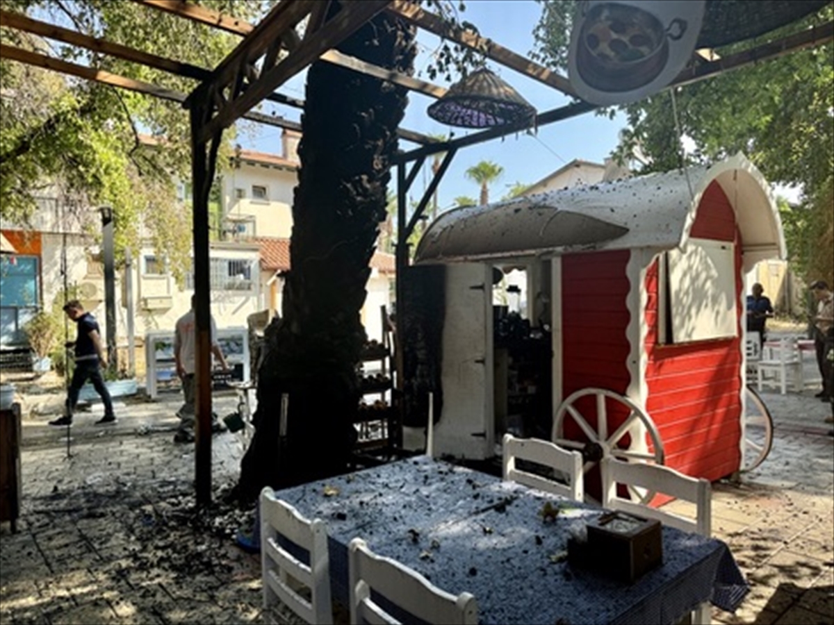 Fethiye'de kafede çıkan yangında iş yeri sahibi yaralandı