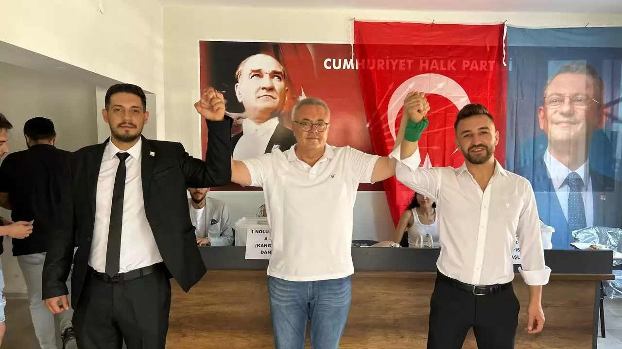 CHP Uşak İl Gençlik Kolları’nda Özkan Yalım’ın Adayı Kazandı