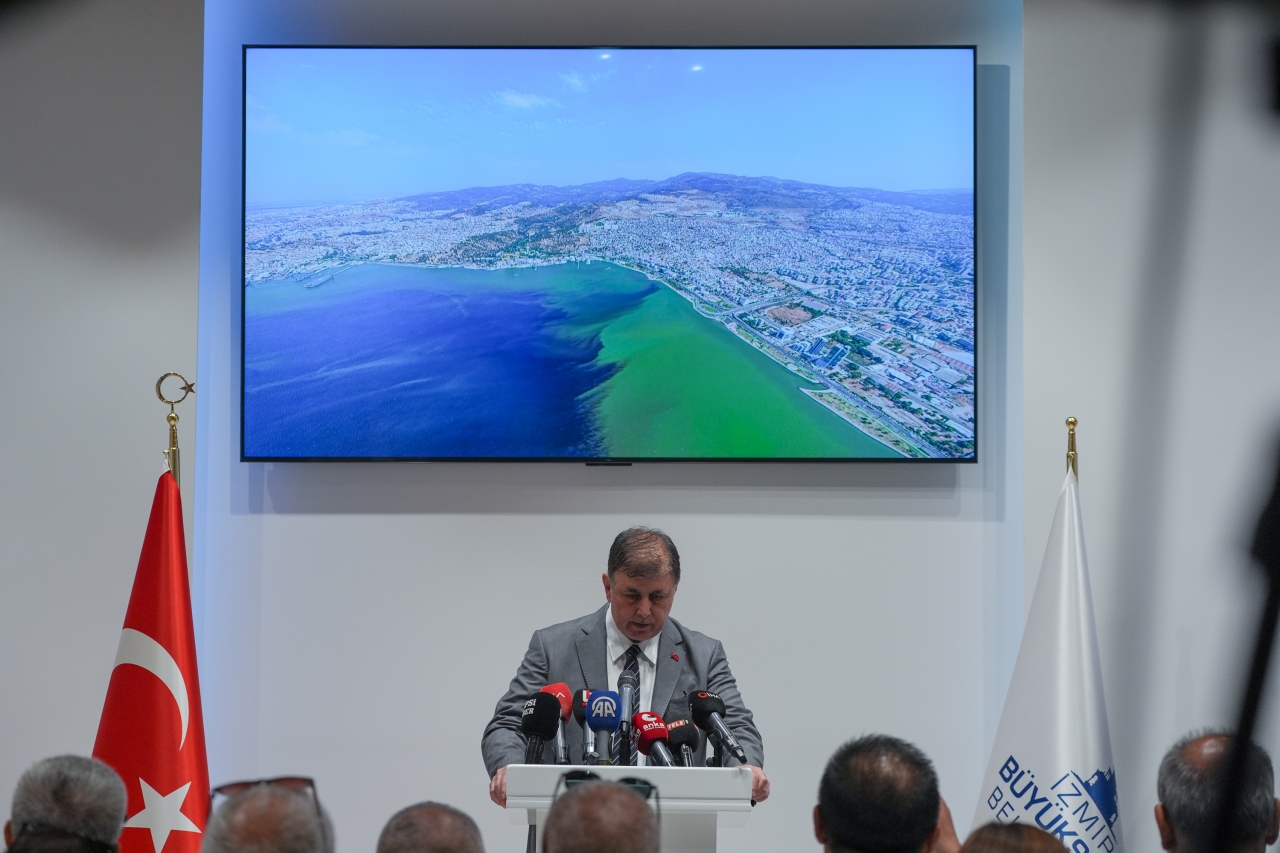 Belediye Başkan Tugay, İzmir Körfezi'ndeki balık ölümleriyle ilgili açıklama yaptı: