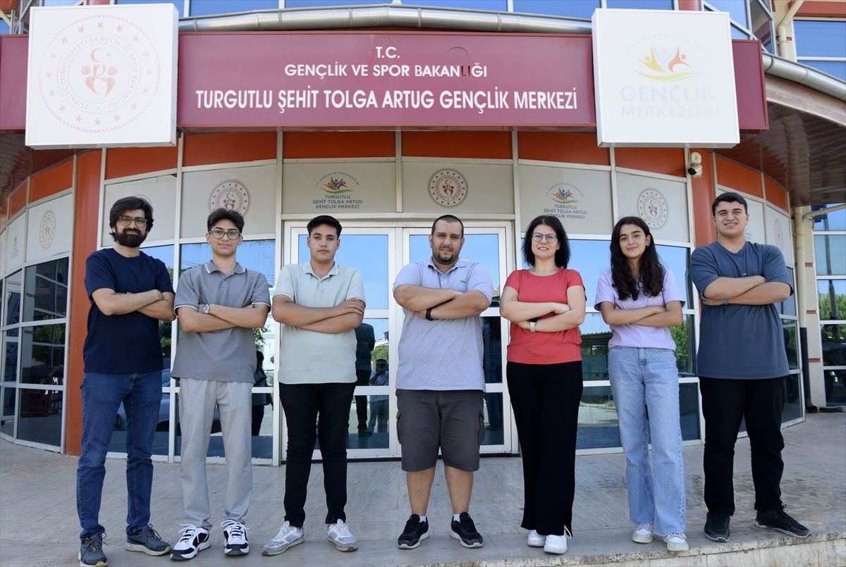 Manisalı öğrenciler TEKNOFEST 2024'teki Robolig Yarışması'nda finale kaldı