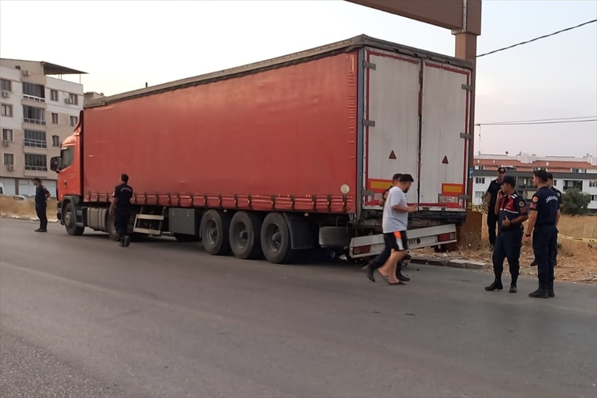 Manisa'da park halindeki tırın dorsesine çarpan motosikletin sürücüsü Latif Karaçam öldü
