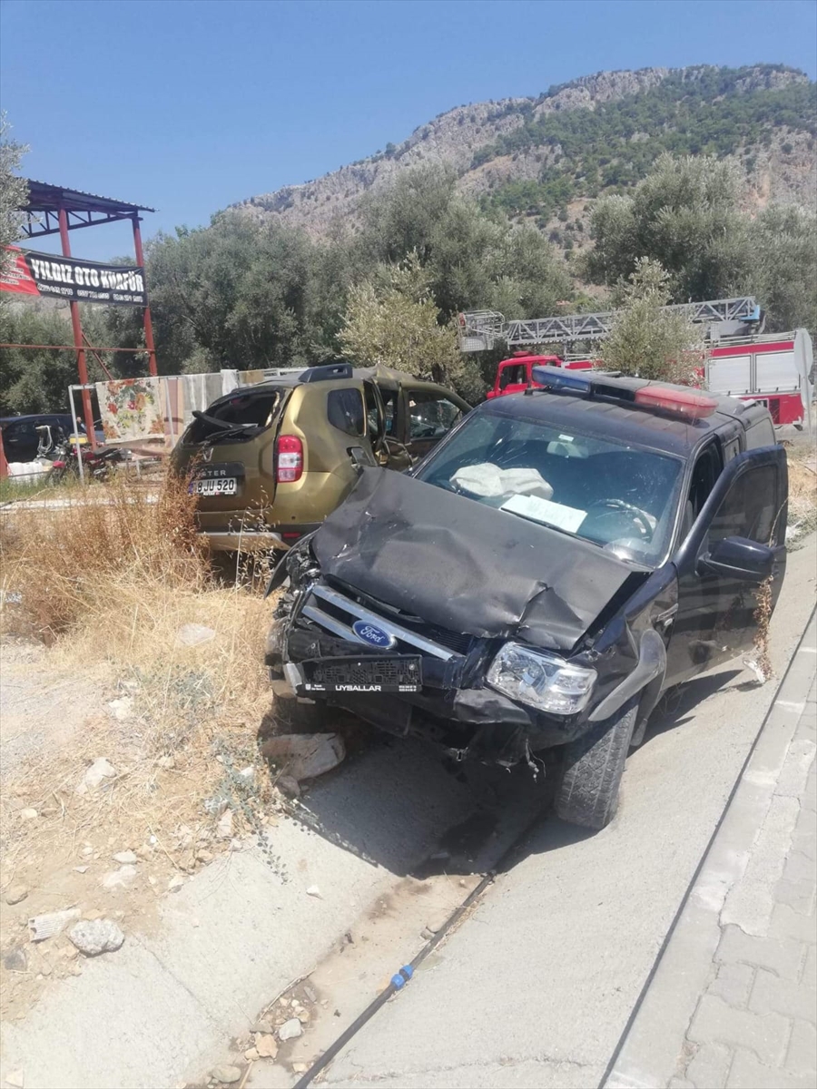Muğla'da kamyonet ile otomobilin çarpıştığı kazada Nesrin Kavrakoğlu öldü