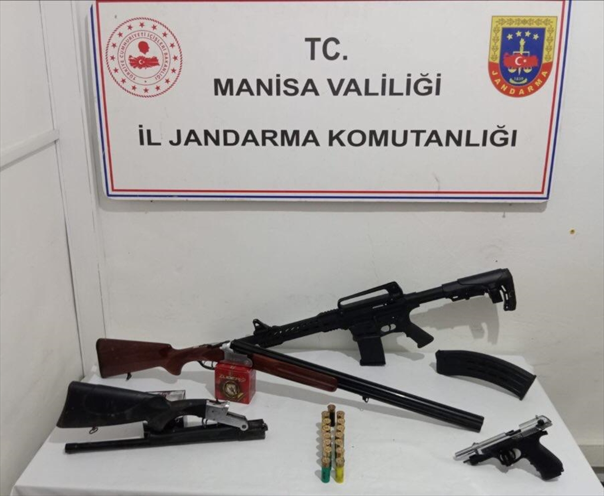 Manisa'da 4 ruhsatsız silah ruhsatsız silah ele geçirildi