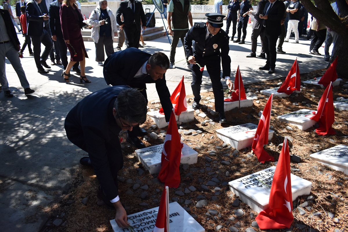 Büyük Taarruz'un 102. yılı dolayısıyla Albay Reşat Çiğiltepe Şehitliği'nde tören yapıldı