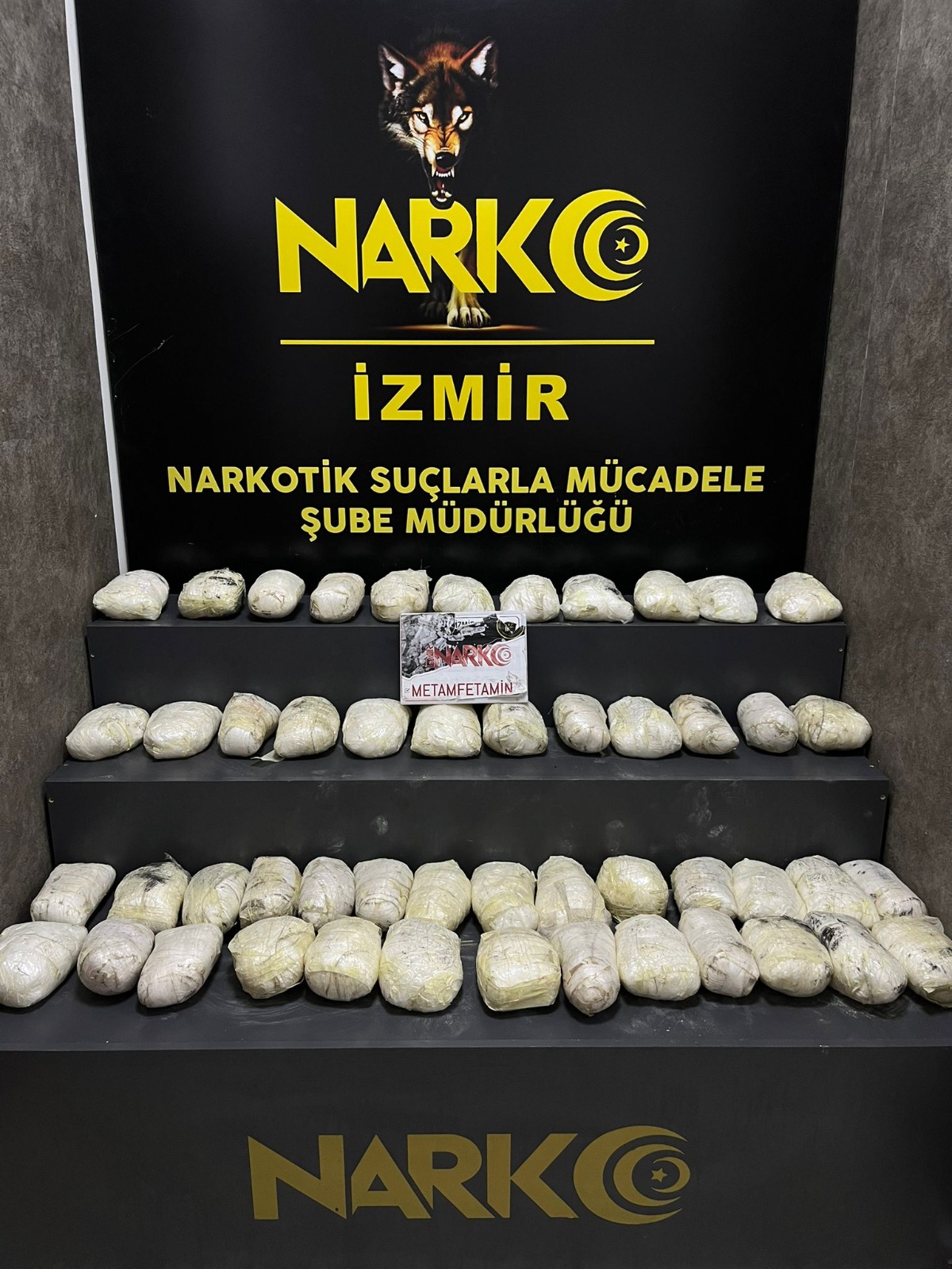 İzmir'de tırın lastiğine gizlenmiş 50 kilo 550 gram uyuşturucu ele geçirildi