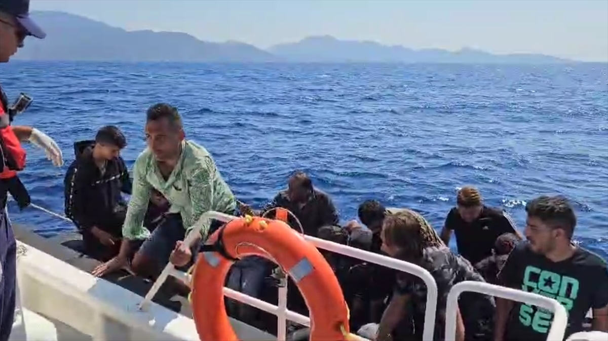 Bodrum açıklarında 59 düzensiz göçmen yakalandı, 25 göçmen kurtarıldı