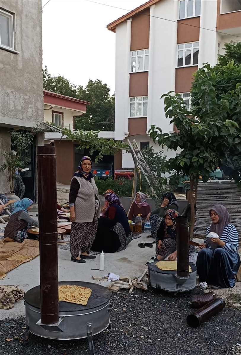 Kadınlar yaptıkları gözlemelerle orman yangınına müdahale edenlere destek oldu