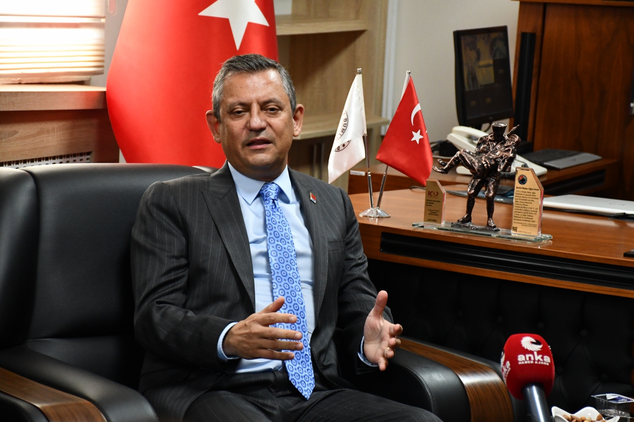 CHP Genel Başkanı Özel, Dumlupınar'da konuştu: