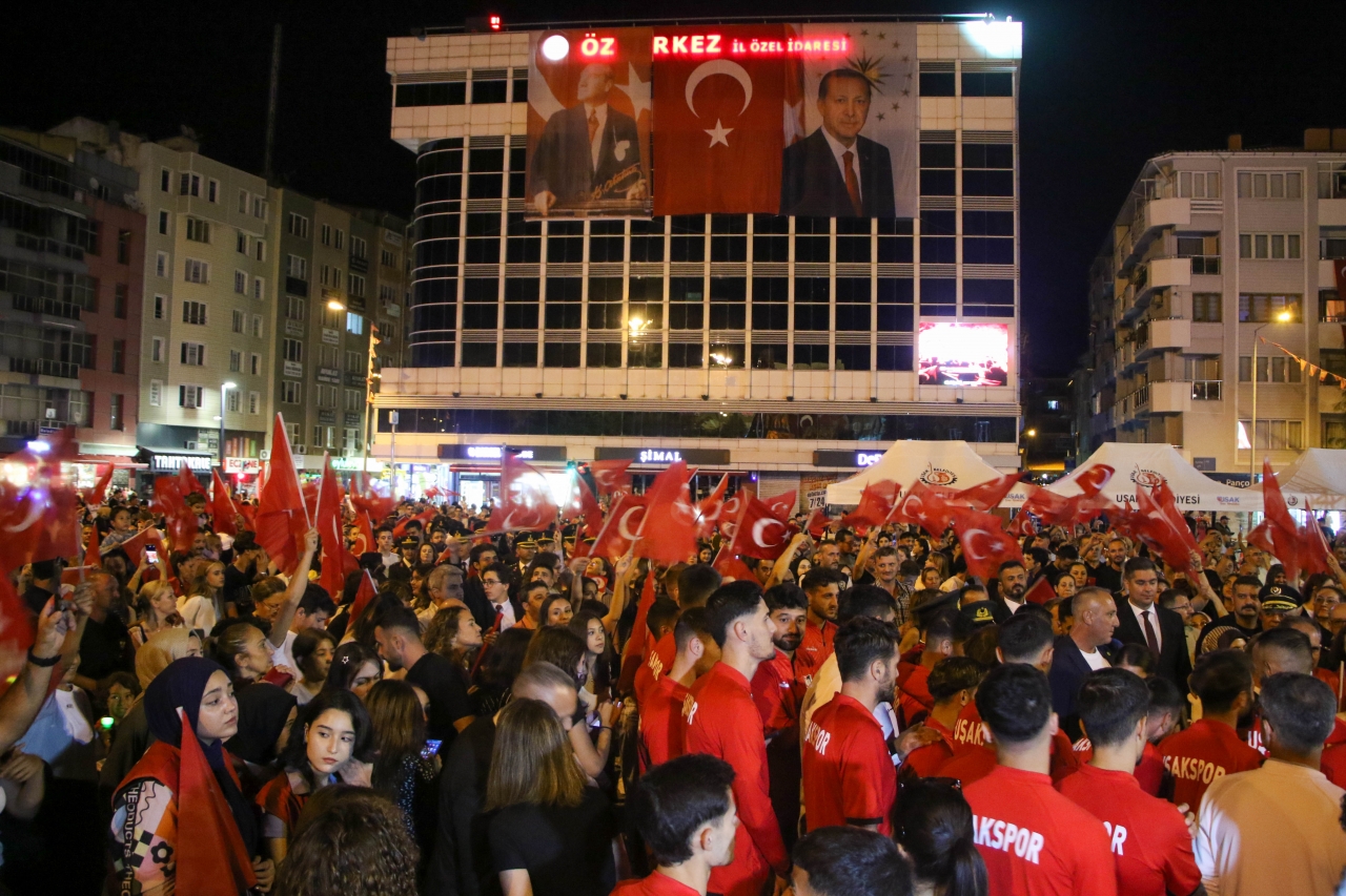 Uşak'ta 30 Ağustos Zafer Bayramı Fener Alayı İle Kutlandı