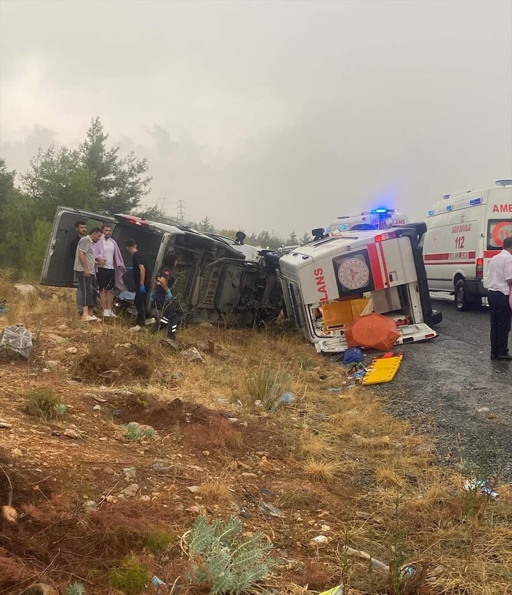Muğla'da iki trafik kazasında 1 kişi öldü, 14 kişi yaralandı
