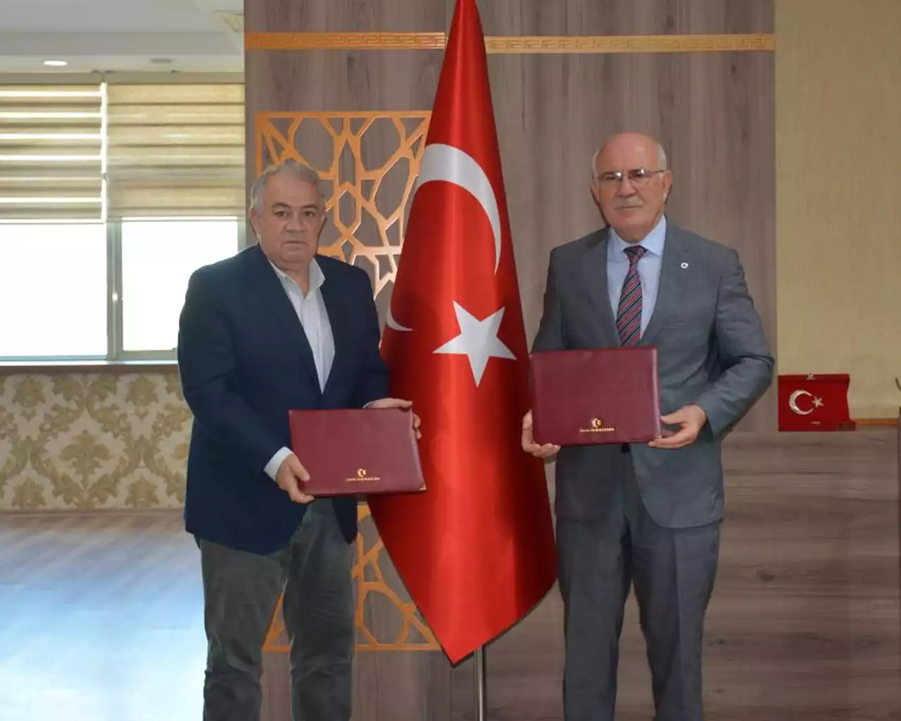 Uşak Üniversitesi Karma OSB Deri Laboratuvarını Akretide edecek