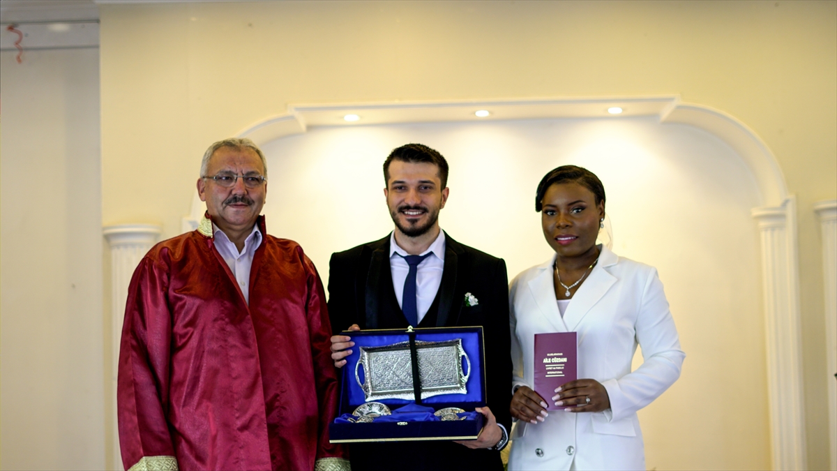 Uşaklı doktor Zambiyalı kızla evlendi