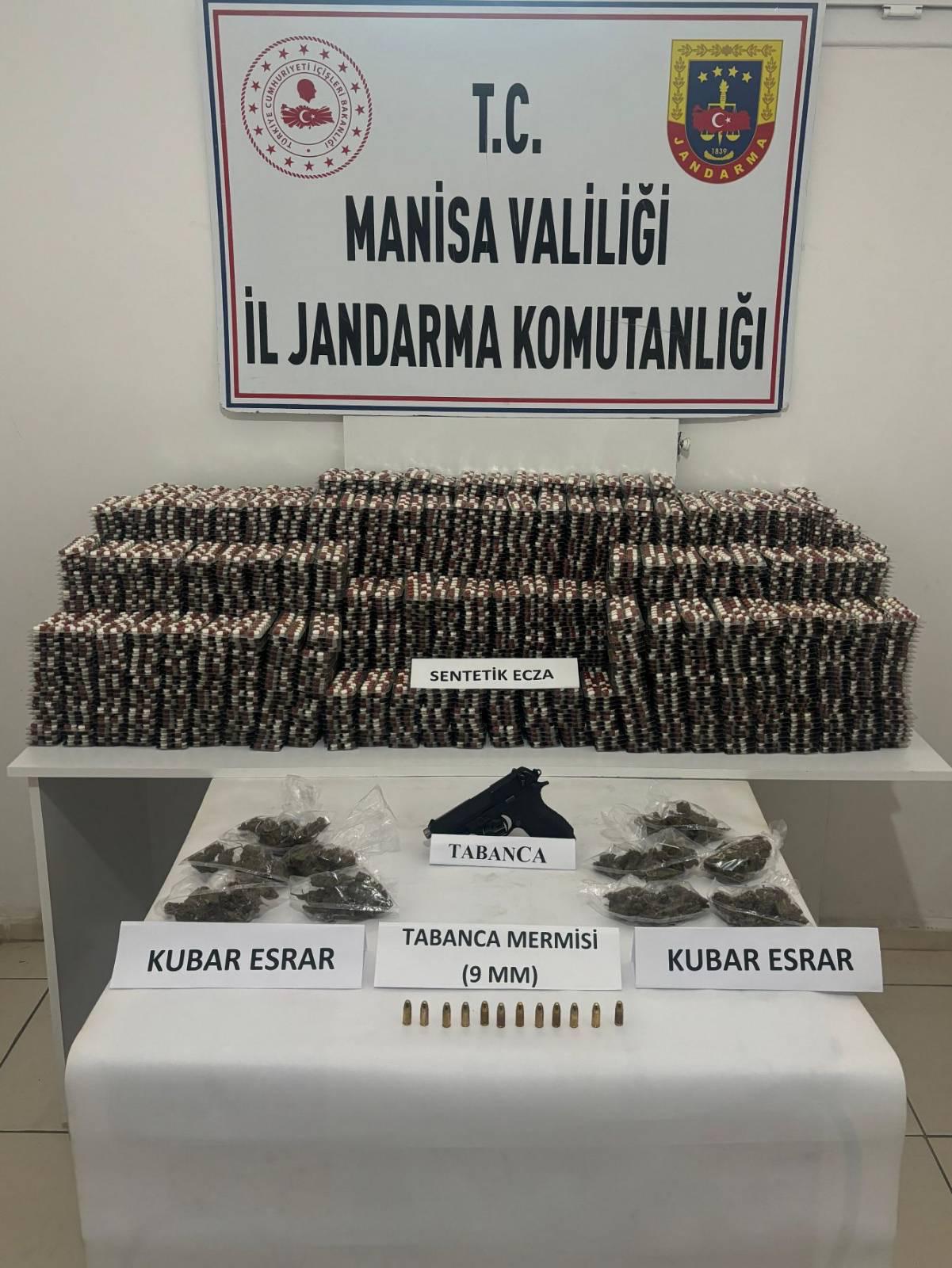 Manisa'da 54 bin 860 sentetik ecza hapı ele geçirildi