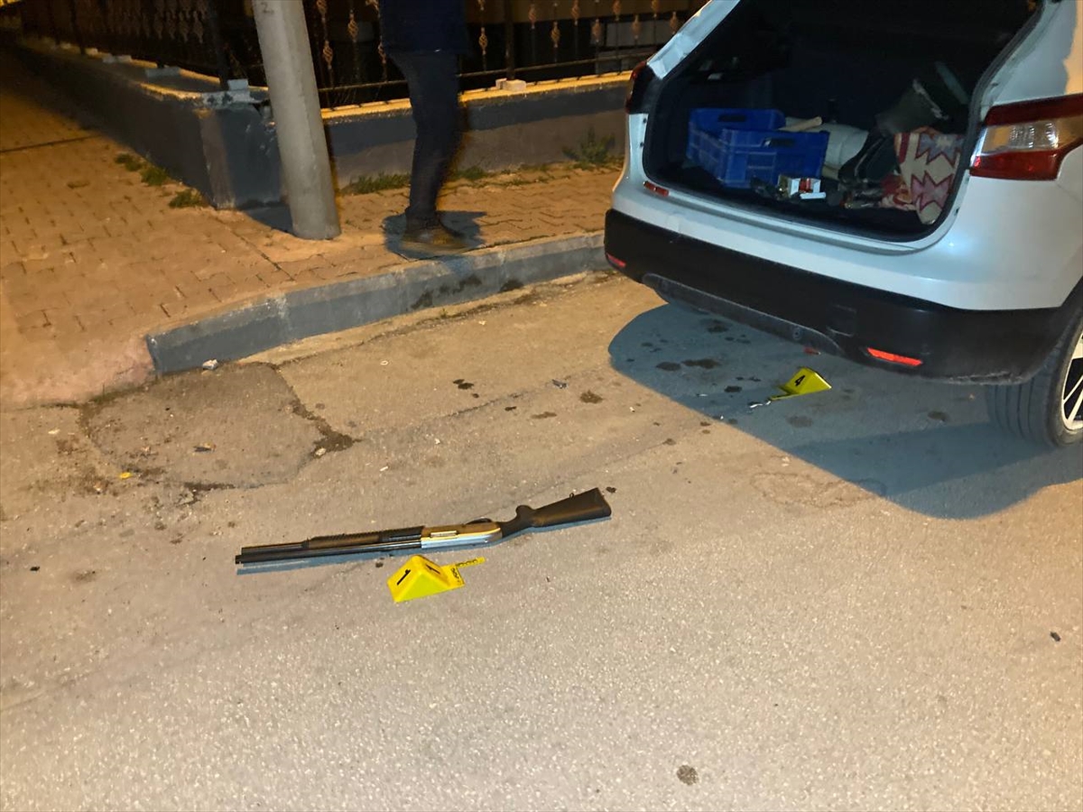 Manisa'da tüfekle vurulan kişi ağır yaralandı
